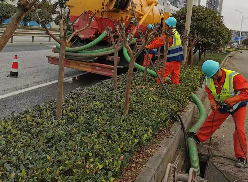萨嘎市政管道清淤